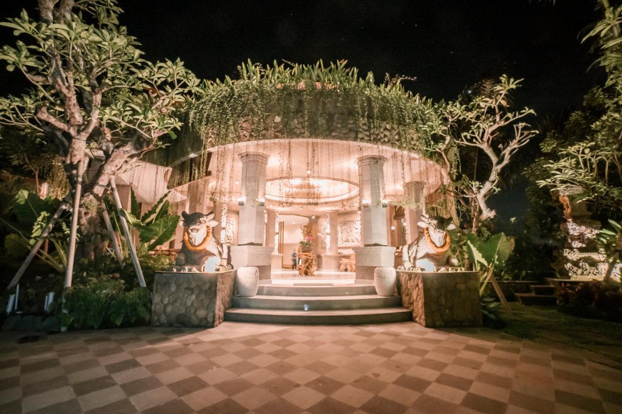 Weda Cita Resort And Spa By Mahaputra Ουμπούντ Εξωτερικό φωτογραφία The main entrance of the hotel