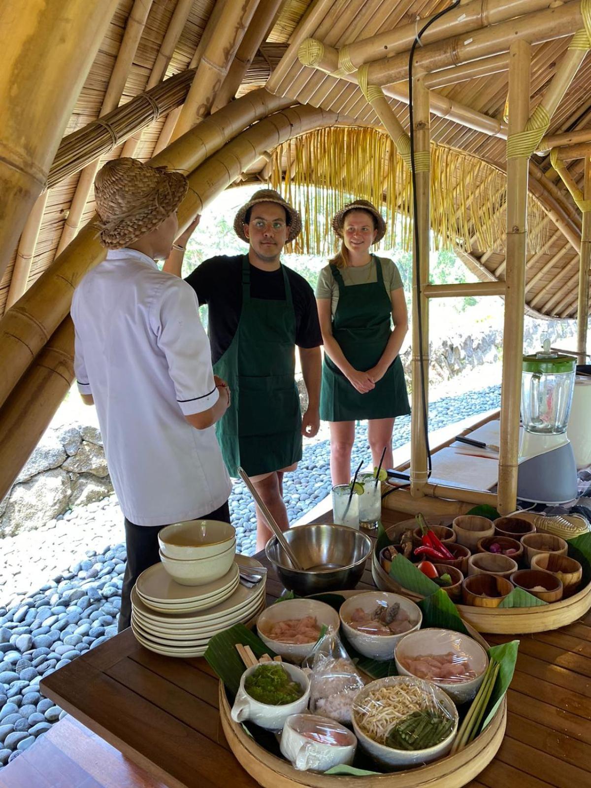 Weda Cita Resort And Spa By Mahaputra Ουμπούντ Εξωτερικό φωτογραφία A chef and two students at the International Centre for Leadership in Education